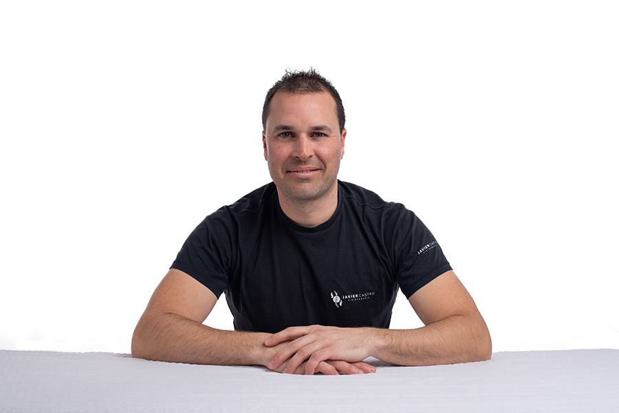 Javier Castro sonriendo